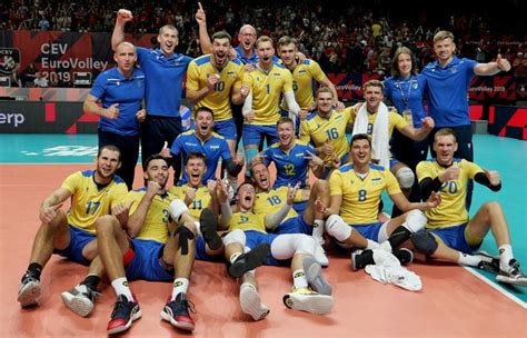 Жіноча збірна україни з волейболу — жіноча волейбольна збірна, яка представляє україну на міжнародних змаганнях з волейболу. Новини України: Збірна України з волейболу вийшла до 1/4 ...
