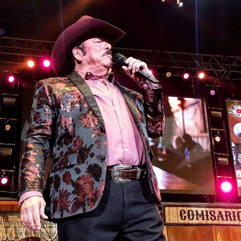 'el rey de mil coronas', 'me refiero a ti', 'el hombre que mas te amó', 'aguanta corazon'. Los mejores memes de Lalo Mora - El Mañana de Nuevo Laredo
