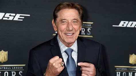 Joe Namath Uses His Hall of Fame Career and Broad Smile to Inspire