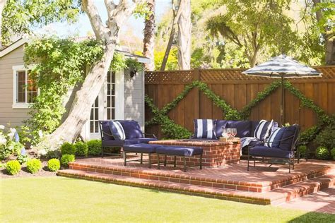 I've been wanting to hang an iron wall decor on the outside wall of my house. 16 Outdoor Wall Decor Ideas