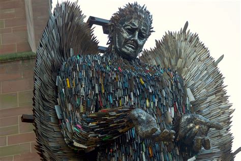 Show me your colors give me your bruised black and blues i'll show you my red. The Knife Angel - une sculpture avec des couteaux ...