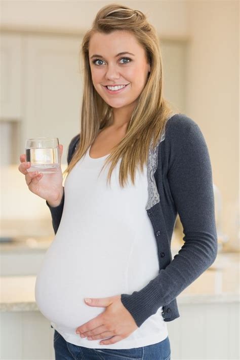 La Importancia De Beber Mucha Agua Durante El Embarazo Y La Lactancia