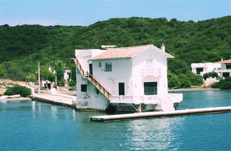 You can zoom and also change the views by clicking on n, e, s or w. Richard Branson's house, Menorca | Charlotte Humphreys ...
