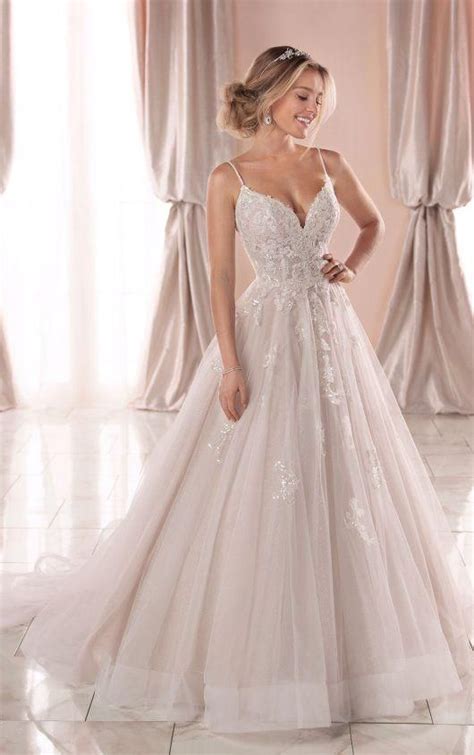 Das hochzeitskleid ist für jede frau etwas ganz. : Schillerndes Brautkleid mit Glitzertüll - Stella York ...