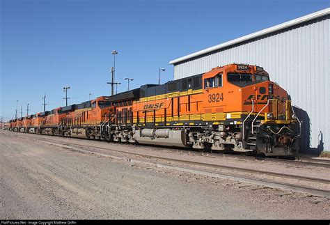 Bnsf 3924 Bnsf Railway Ge Et44c4 At Barstow California By Matthew