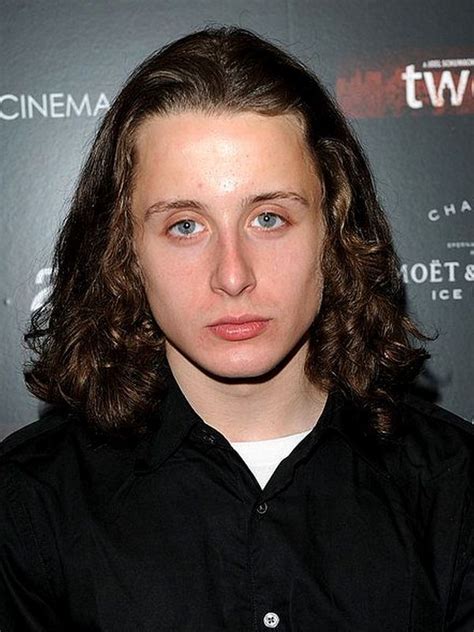 Culkin rose to prominence as a child actor starring as kevin mccallister in the first two films of the christmas franchise home alone series, for which he was. Compare Kieran Culkin's Height, Weight with Other Celebs