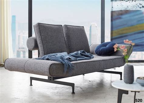 Ce modèle de canapé convertible est hautement fonctionnel, sans trop d'efforts le lit apparaît. Canape lit contemporain avec pieds en metal noir et revetement textile ou simili cuir ghia laser ...