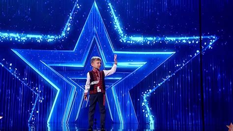 Un nou sezon al celui mai bun spectacol de televiziune, presarat cu talent autentic, multe surprize, momente unice, pline de. Juriul „Românii au talent": „Aș vrea să-l aud și pe ...