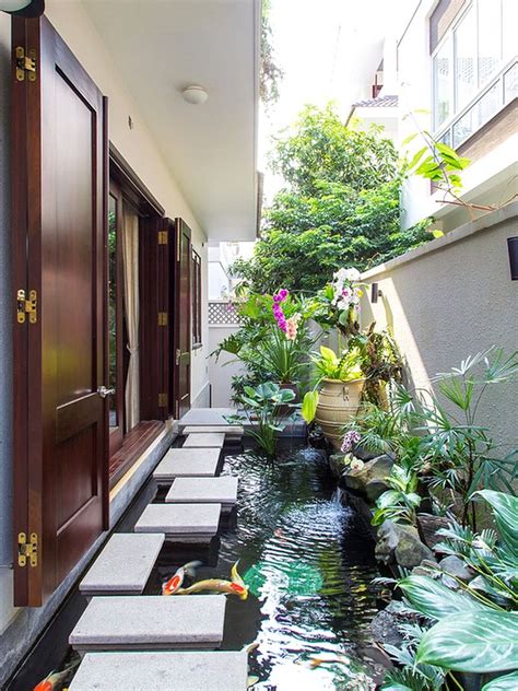 Kendati demikian,sangat penting untuk memilih material yang bagus dan juga kokoh. Kolam Ikan Minimalis Di Lahan Sempit Samping Rumah Modern ...