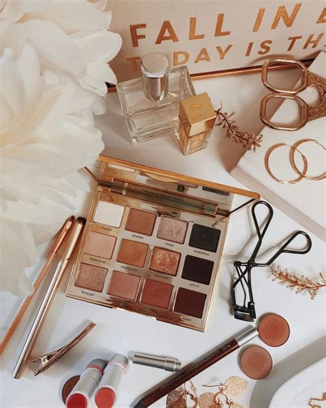 Makeup Products Flatlay In 2020 Flatlay Makeup Beauty Routines