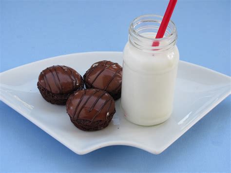 The brownie layer is amazing, it is soft, it is chocolaty, perfectly baked, with the right level of chewiness. Chocolate Mousse Brownie Bites