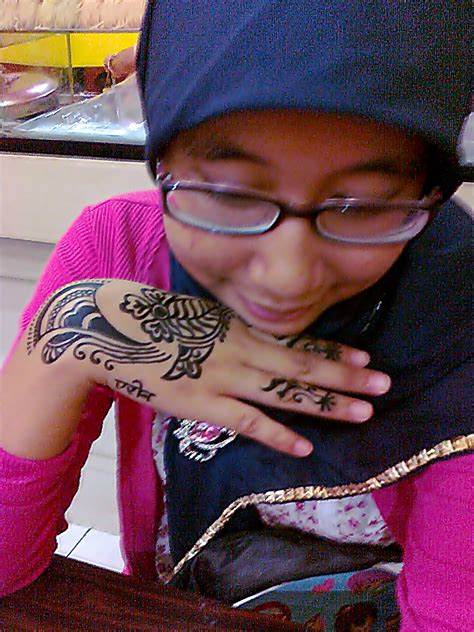 Kumpulan gambar henna tangan lengkap beserta cara membuatnya, tentunya bisa menjadikan referensi dan inspirasi bagi pemula atau profesional. Gambar Lengkap Henna Anak Simple Untuk Kalian | Teknik ...