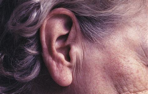 10 Factors That Can Lead To Weird Ear Symptoms Page 2 Healthy Habits