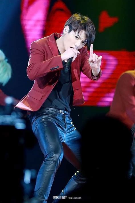 Jangan lupa simpan dan gunakan wallpaper foto bts yang paling. Deretan 25 Foto Terbaru Jungkook BTS yang Bikin Klepek-klepek - Kembang Pete