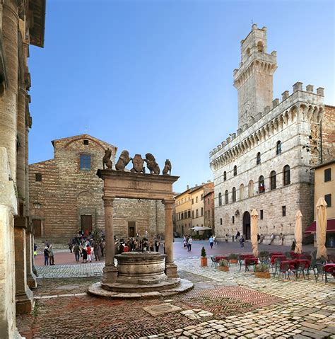 Dal 1985 piazzagrande è il giornale di annunci economici più venduto di arezzo e provincia. File:Montepulciano, piazza grande 02.jpg - Wikimedia Commons