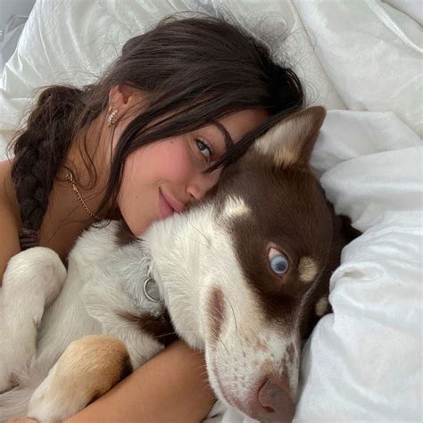 ℭ𝔩𝔞𝔲𝔡𝔦𝔞 𝔗𝔦𝔥𝔞𝔫 on Instagram i think shes over me Girl and dog Dog selfie Cute animals
