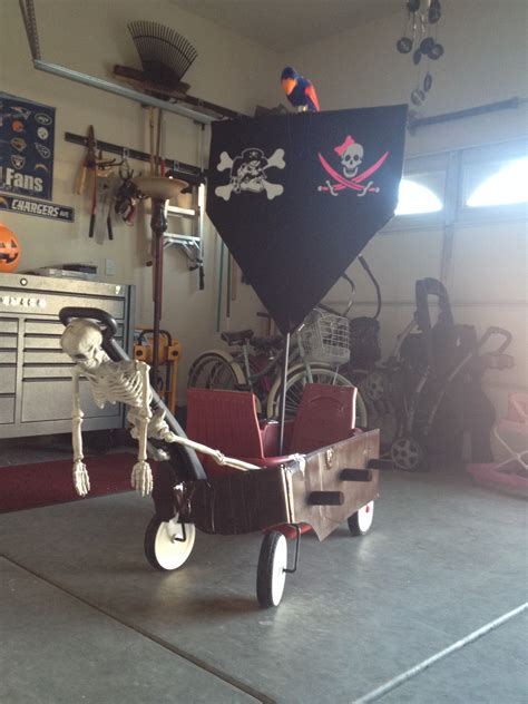Wagon turned pirate ship for Halloween. | Family halloween costumes