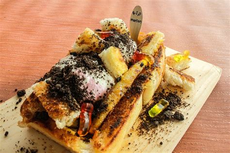 Kalau mampir ke toko bahan kue yang satu ini, pasti lihat ada toast is called roti bakar in indonesia. Roti Bakar Jawara - Ciputat Timur | Order Go Food or Booking