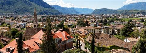 Qui non si incontrano solo la domanda e l'offerta dell'industria alberghiera, ma anche l'ospitalità del nord e del sud. Bolzano: how to get there - Sitabus.it