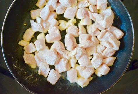 Versate per ultima la crema di peperoni e pomodori secchi 11, allungate il condimento con due. Bocconcini di pollo e peperoni: la ricetta del piatto che ...