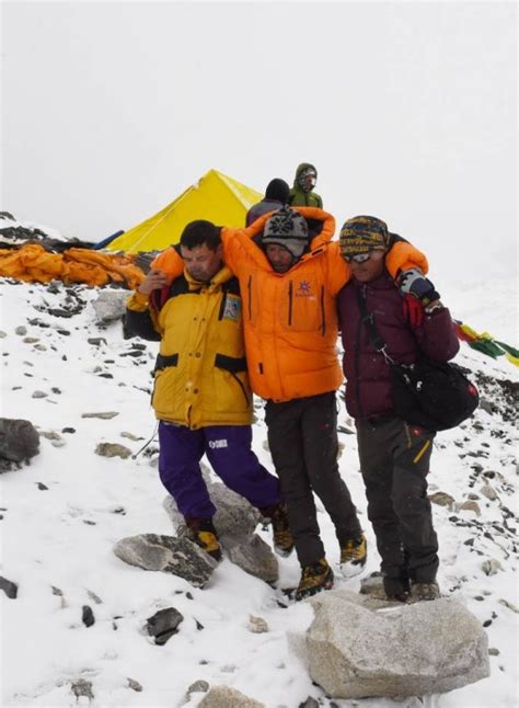 Moment Avalanche Hit Everest Basecamp After Nepal Earthquake Metro News