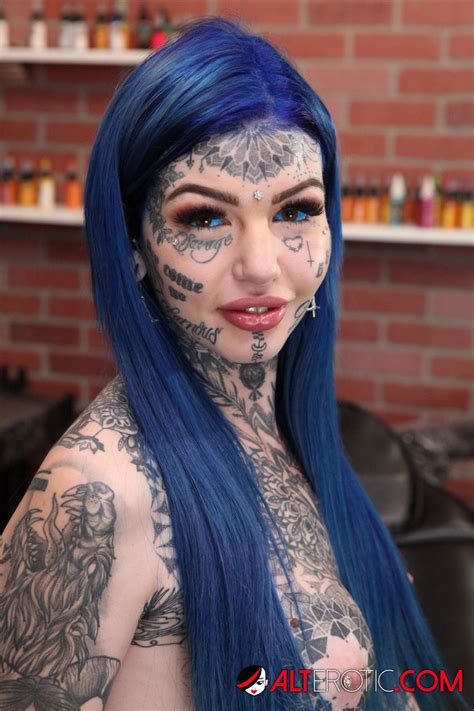 Heavily Tattooed Girl Amber Luke Poses Naked In A Tattoo Shop Pornpics