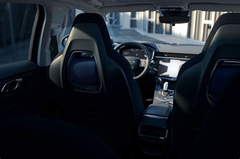 We must admit that it looks cool. Lynk & Co 01 : le SUV hybride débarque en France à la ...
