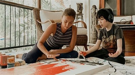 (3:09) i̇ndir special child (1:50) i̇ndir publiko nagulantang sa viral pic ng actor na namumulubi at nakatira na raw sa kalye? Solenn Heussaff paints with Jennylyn Mercado's son Jazz ...