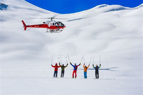 From heli skiing deep, dry canadian powder to first descents from an expedition super yacht in greenland, iceland and antarctica. Helikopterflug, Rundflug, Alpenflug, Flugschule