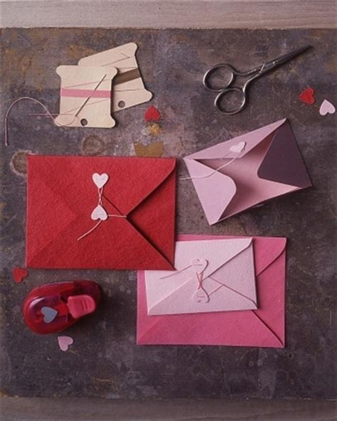 With lots of templates to choose and edit, there is no hard to make happy valentine's day cards. Do It Yourself Valentine's Day Crafts - 32 Pics