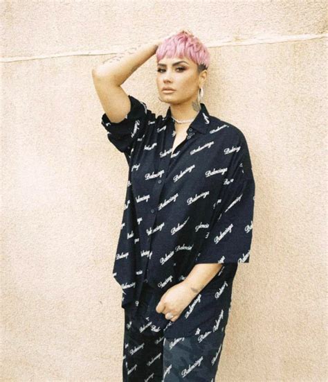 Every hair color and cut demi lovato has ever had. Demi Lovato nails the art of comfort and chic in ...