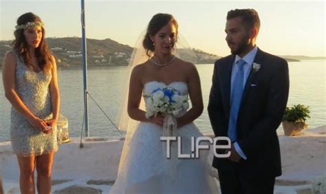 Αρκετά στεναχωρημένη με το θέμα που προέκυψε το περασμένο σάββατο στο j2us με τη σκληρή κριτική που δέχτηκε από τη μαρία μπακοδήμου και τον . Μάρα Μεϊμαρίδη: Το άλμπουμ του γάμου της κόρης της στη Μύκονο!