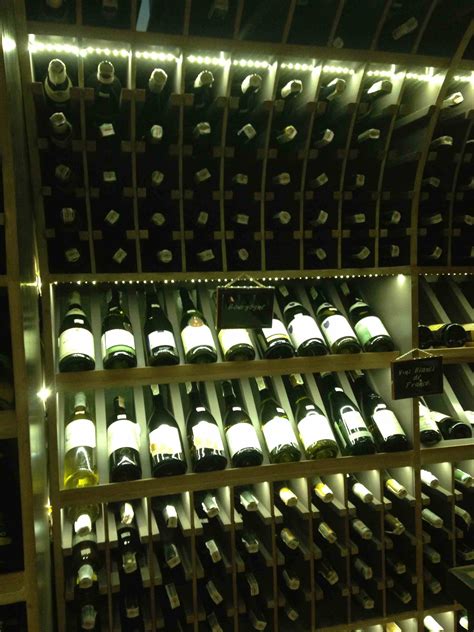 My sister and i have always been curious about the hype created for la vie, so finally we decided because there were only 2 of us, we chose that white table there. LA Vie Parisienne | French Macaroons | French Croissant ...