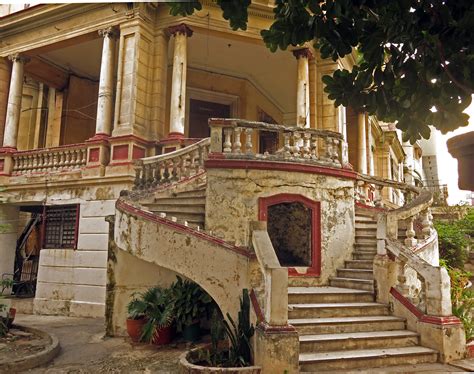 Havanna más kerületeit is érdemes meglátogatni, többek között a miramar negyedet, a centro malecon, és a világörökség részévé nyilvánított havanna óvárosi részének „habana vieja. Kuba Havanna Villa Foto & Bild | north america, central ...