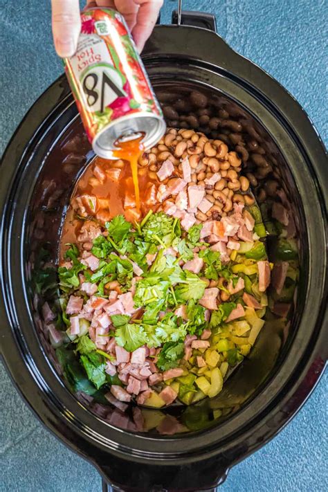 slow cooker black eyed peas for new years hoppin john