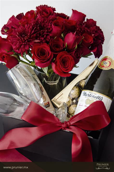 Say happy anniversary with the perfect flower bouquet or flower arrangement. valentine´s floral gift www.prunier.mx | VALENTINE´S ...