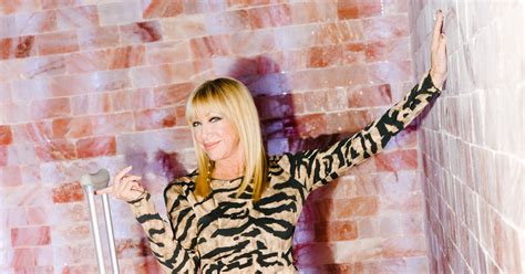Suzanne Somers Gets Flirty In A Pink Salt Room The New York Times