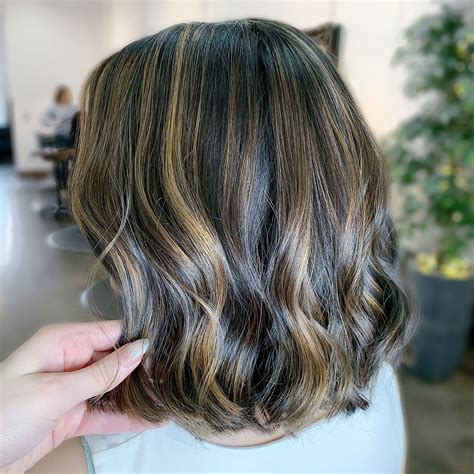 Stylists Share 9 Effortlessly Chic, Medium-Length Haircuts To Rock This