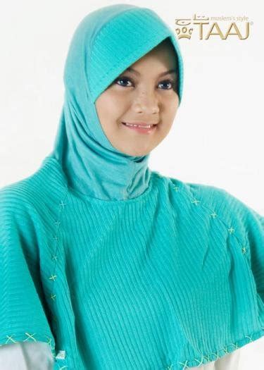 Mencoba Jilbab Adalah Kewajiban Setiap Muslimah
