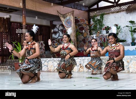 Nuku Alofa Tonga March 10 2018 Female Dancers In Native Garb Perform A Traditional