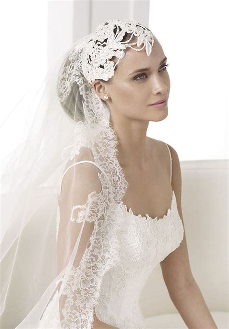 Wiederkehrende modetrends machen auch vor hochzeitskleidern keinen halt. Brands / Label | Fascinator hochzeit, Schleier hochzeit ...