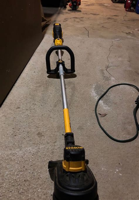 5.1 black+decker lste525 20v max lithium easy feed string trimmer/edger with 2 batteries. Dewalt Battery powered weedeater for Sale in Maryville, TN ...