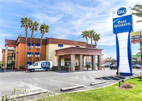 This jamaica ny hotel offers free parking and easy access to nyc! Best Western McCarran Inn - Las Vegas Day Rooms | HotelsByDay