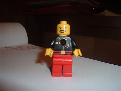 Lego Man Keychain 5 Steps Instructables