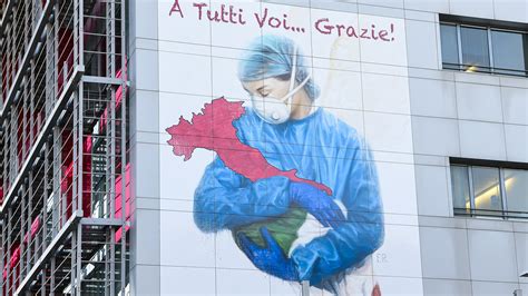 Scritte sul murales in ricordo delle bergamo. How Covid-19 turned Atalanta's dream night into Bergamo's ...