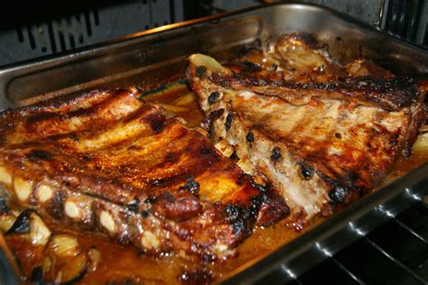 Pasado ese tiempo de damos la vuelta a la costilla y lo dejamos cocinando otros 30 minutos. Costilla de cerdo asada al whisky - Anna Recetas Fáciles