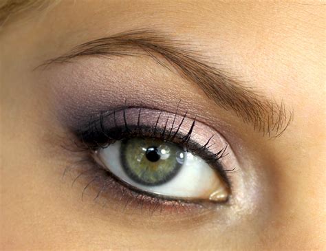 En gratin, en ravioli, en salade, en soupe, avec du poisson, en cake, en mousse. Tutoriel maquillage yeux verts | Maquillage Cynthia
