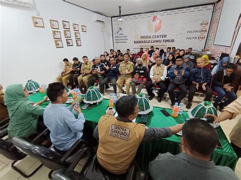 Panwas Desa/Kelurahan Diminta Jaga Kepercayaan Publik - Rakyat Sulsel