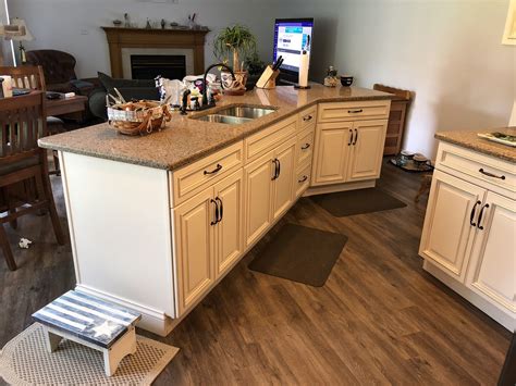 Maybe you would like to learn more about one of these? Newark Kitchen Cabinets Adds Touch Of Elegance | Holcomb ...