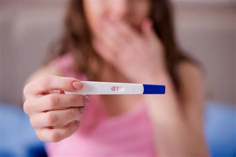Prueba De Embarazo Positiva Azul Sobre Fondo Resultado Positivo De La